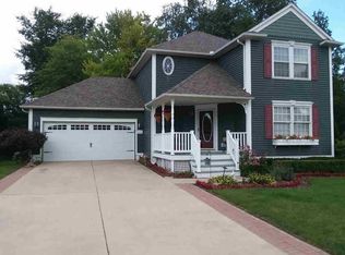 206 N Howard St, Fenton, MI 48430