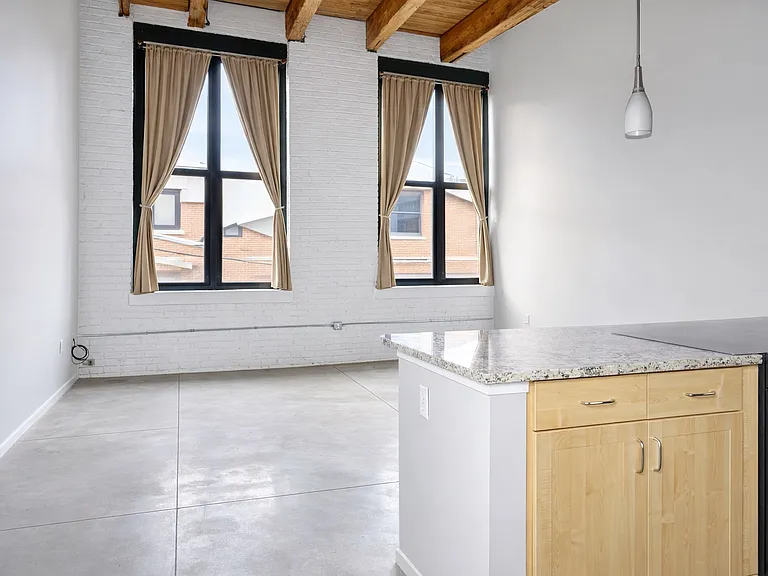 2501 Liberty Ave — Photo 2