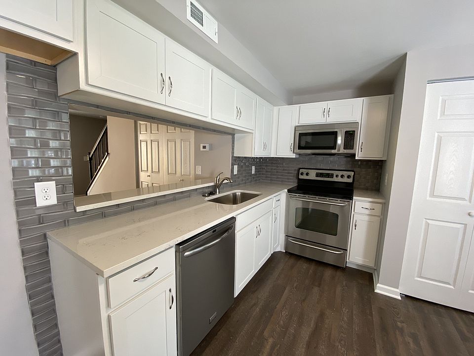 1st image of 2821 Lake Forest Dr