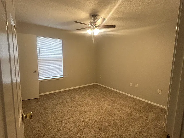 6 Georgia Dr — Photo 4