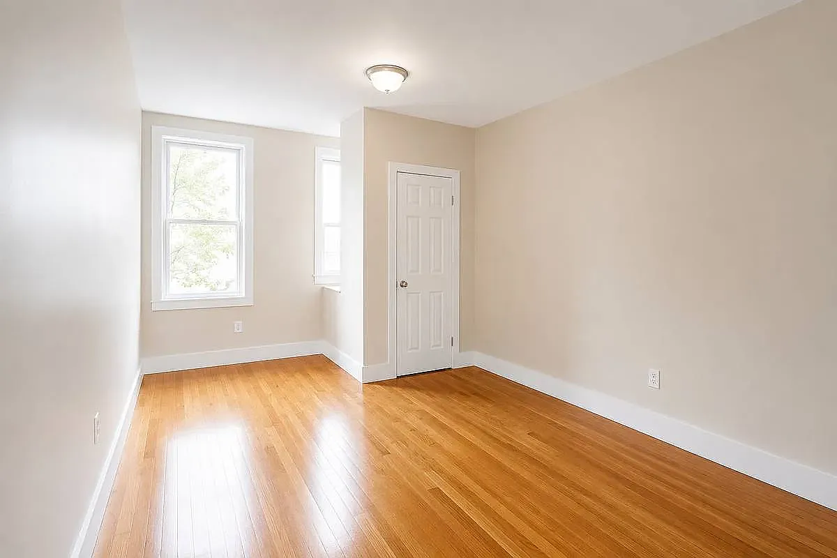 666 Hancock Street — Photo 4