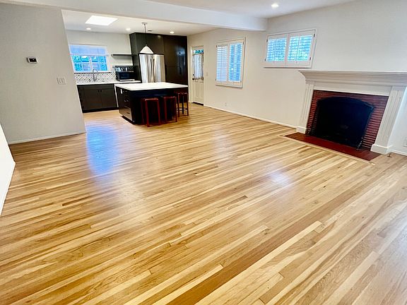 3rd image of 3558 Veteran Ave