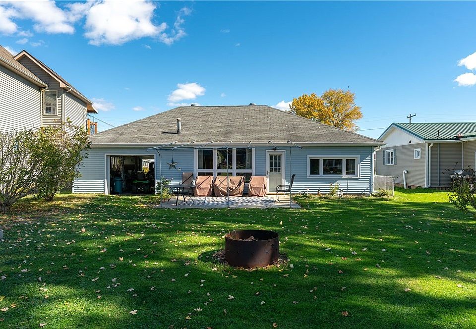 1st image of 2449 Lakeside Dr
