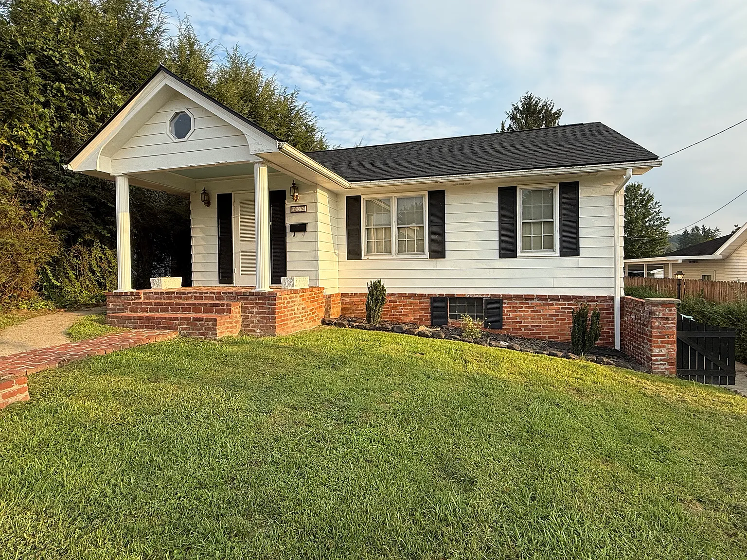 2 bed, 1.5 bath, 1456 sqft, $2,400 — Photo 1