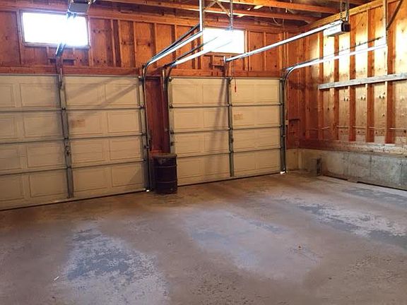 Huge 900 +sq.ft. garage