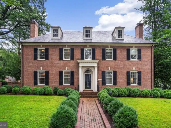 4920 Palisade Ln NW, Washington, DC 20016