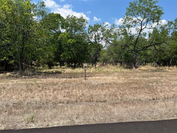 20 Camp Fleming Ct, Corsicana, TX 75110