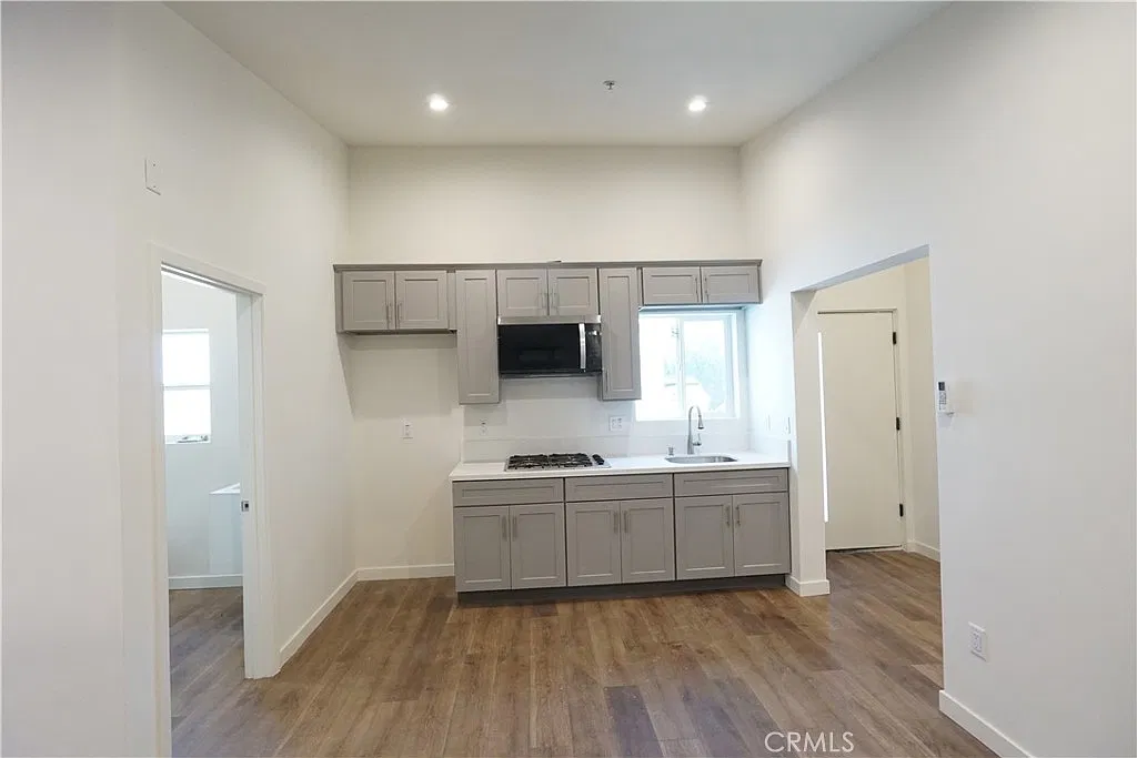2 bed, 1.5 bath, 900 sqft, $2,750 — Photo 1