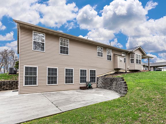 5th image of 70 Oak Leaf Dr