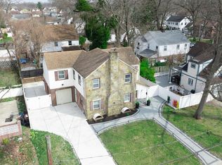 12 Midwood Pl, Freeport, NY 11520