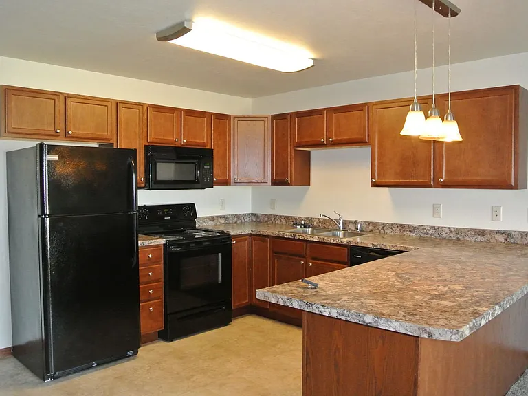 2208 33rd St NW — Photo 3