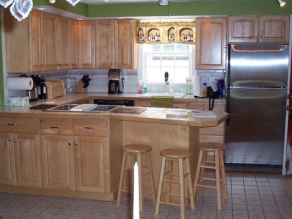 Maple Kitchen, SS appliances