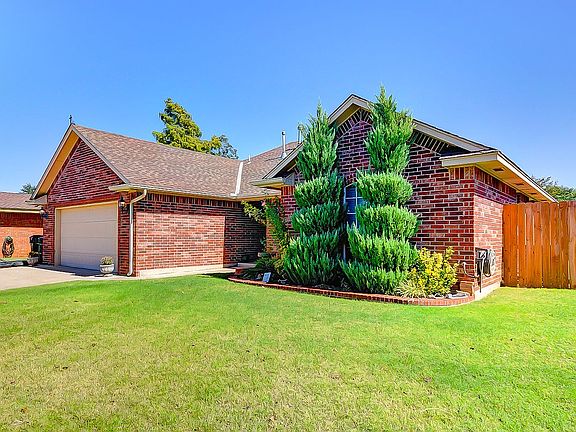 2nd image of 2408 Bellaire Dr