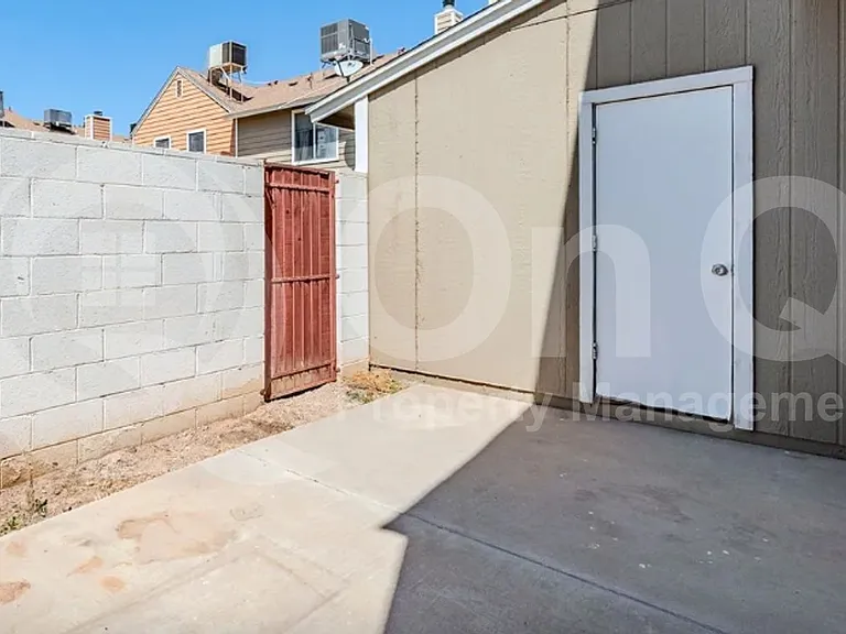 1970 N Hartford St #5 — Photo 14