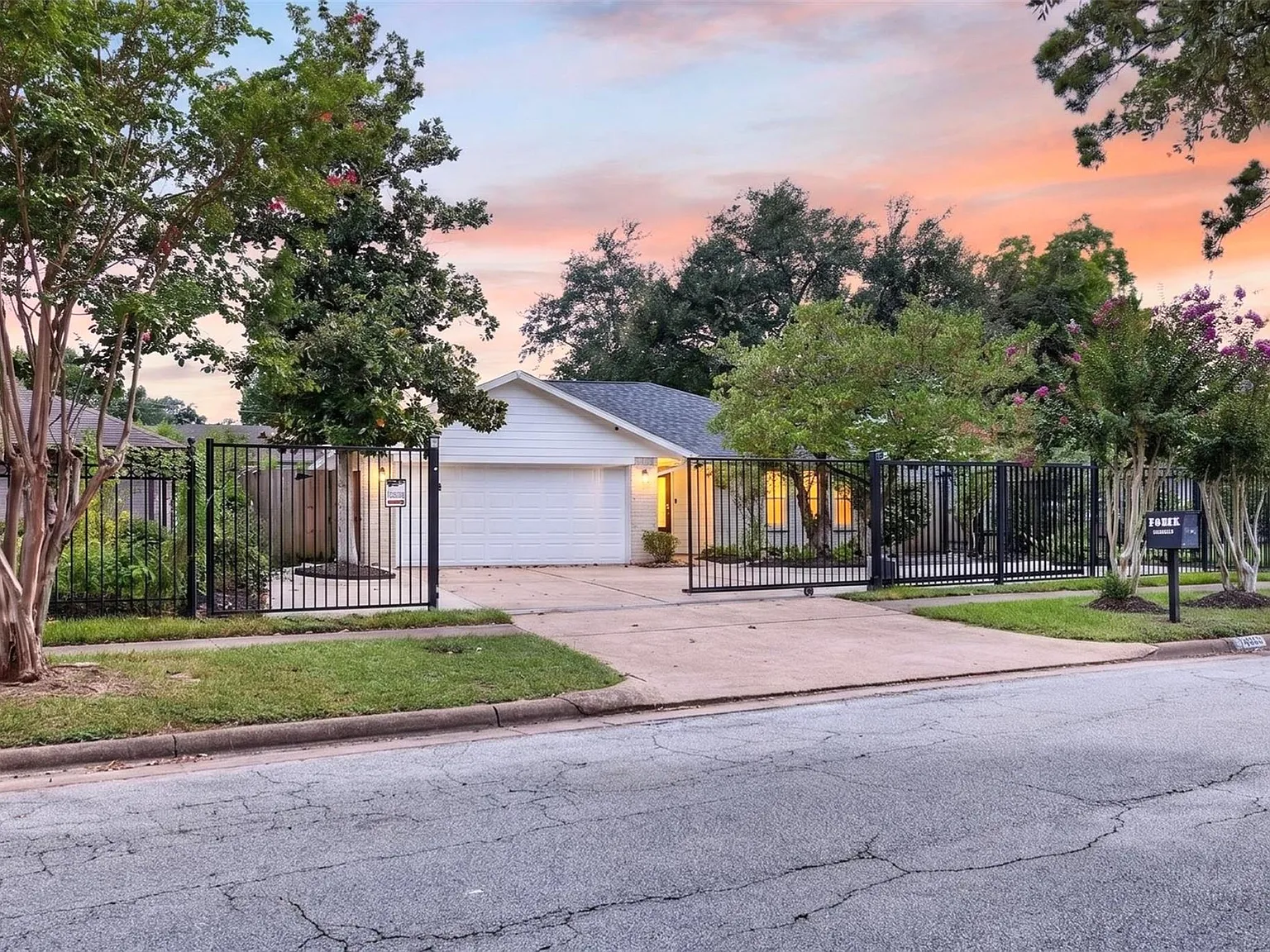 4 bed, 3.5 bath, 1986 sqft, $2,895 — Photo 2