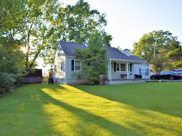 400 Bainbridge Rd, Marion, IL 62959