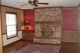 4th image of 2100 Valley Dr