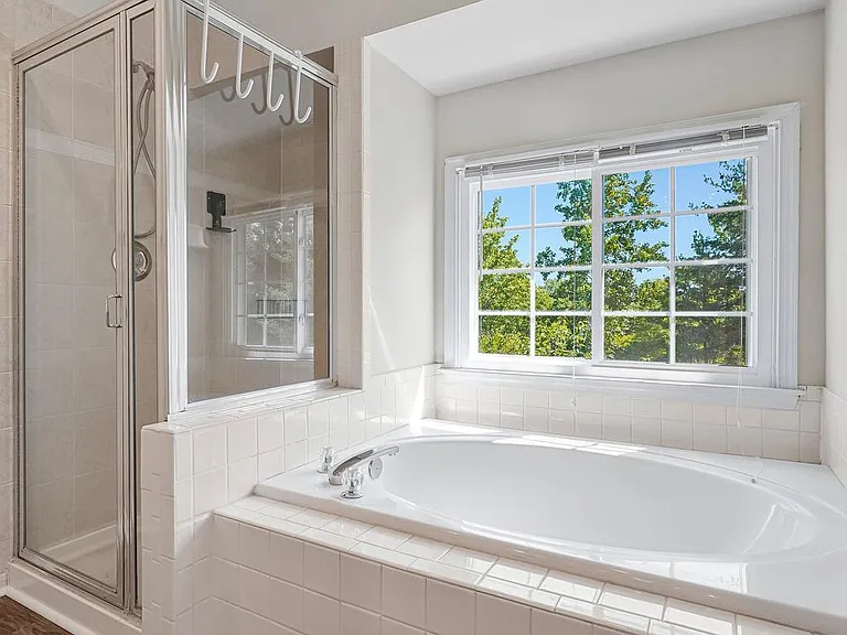 7059 Kings Manor Dr — Photo 13