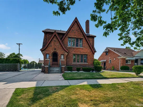 9235 Hubert Ave, Allen Park, MI 48101