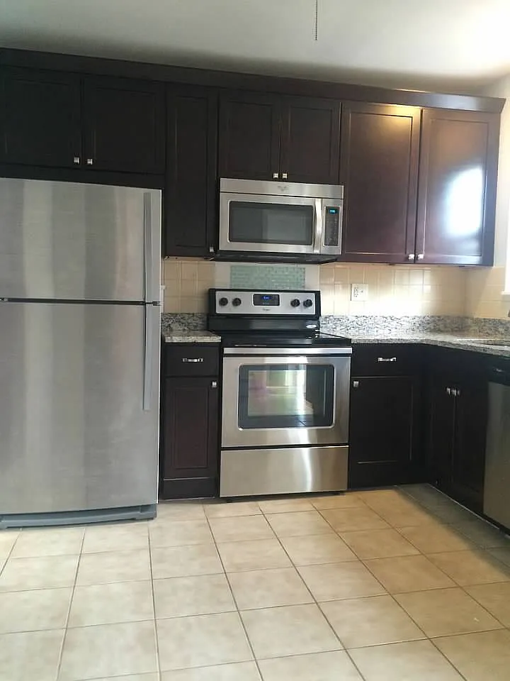 3 bed, 1950 sqft, $3,500 — Photo 3