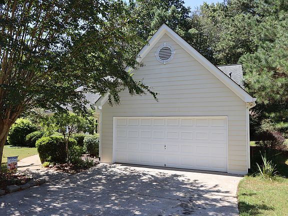 3rd image of 227 Westwind Dr