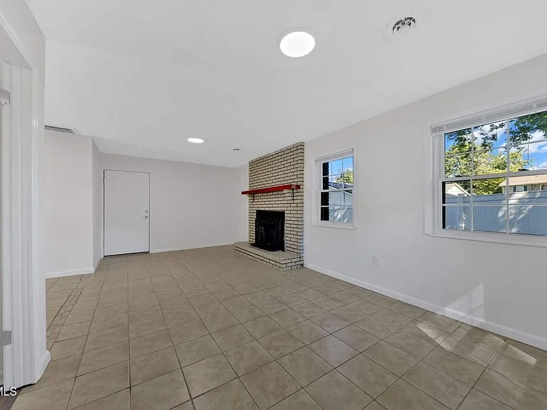 528 Parrish Ln — Photo 22