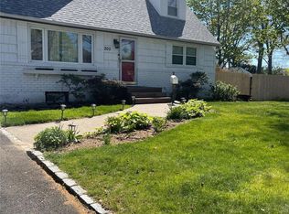 200 26th St, Copiague, NY