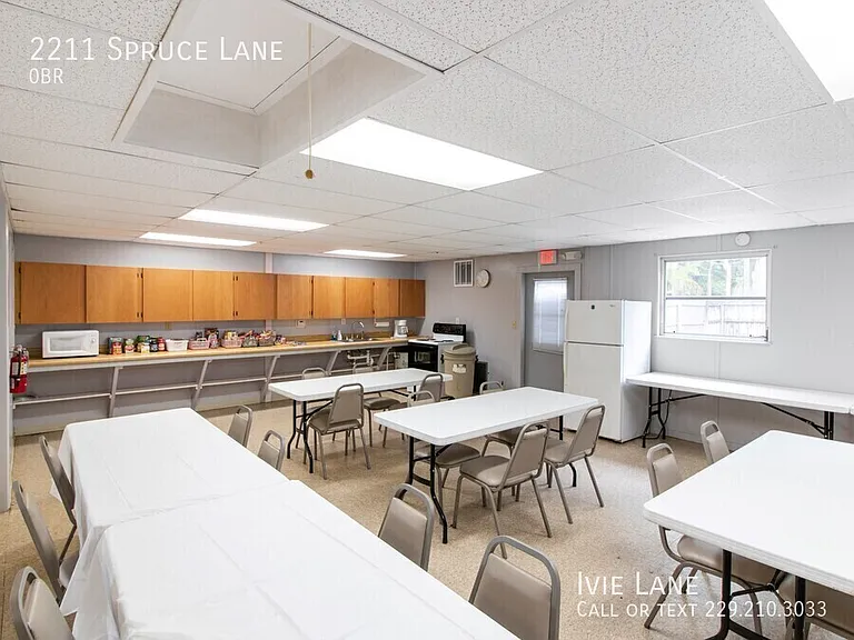 2211 Spruce Ln — Photo 10