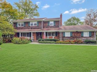 25 Belvedere Dr, Syosset, NY 11791