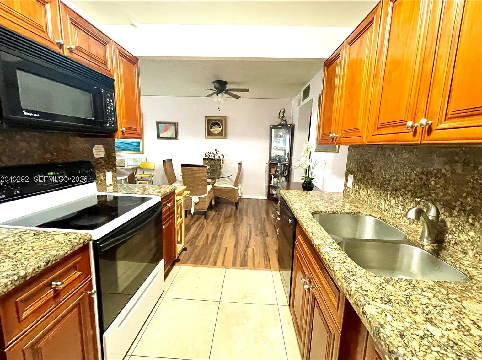 Harwood D Condo — Photo 2