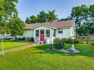 102 NE Front, Savoy, TX 75479