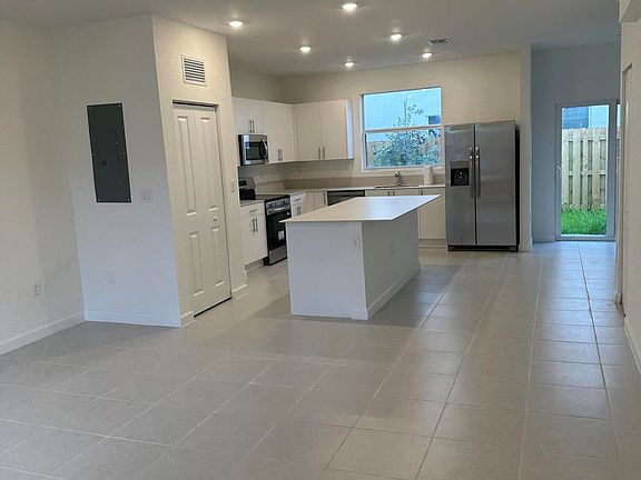 3rd image of 1154 SE 2nd St