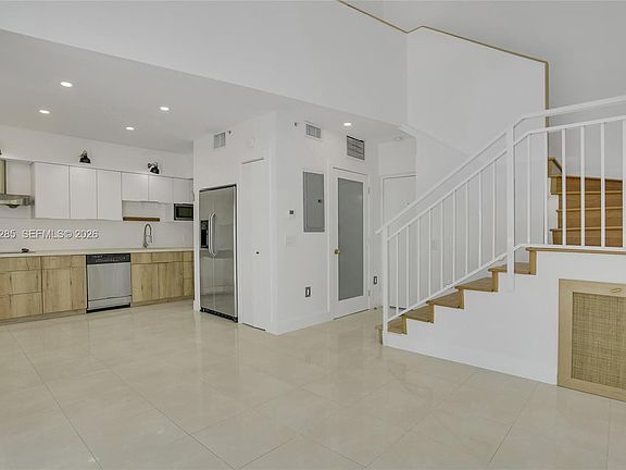 3rd image of 1528 Brickell Ave APT 211