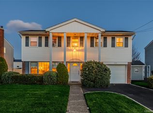 2929 Mandalay Beach Rd, Wantagh, NY 11793