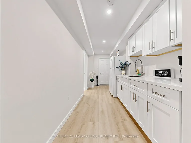 177 Laurendale Ave — Photo 37