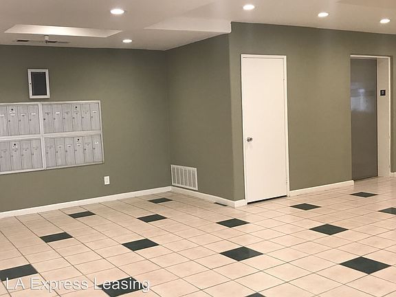 2nd image of 821 Austin Ave APT 301