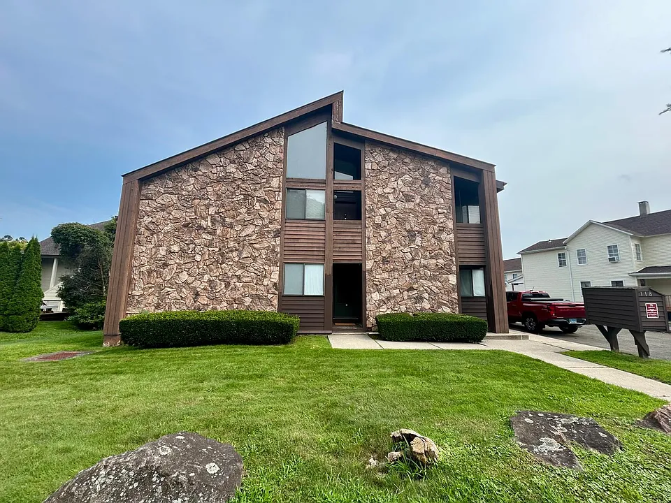 118 Osborne St #2B