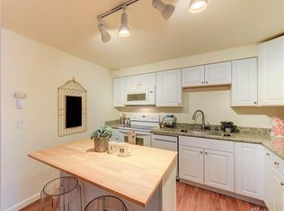 11208 NE 68th St APT 111, Kirkland, WA 98033