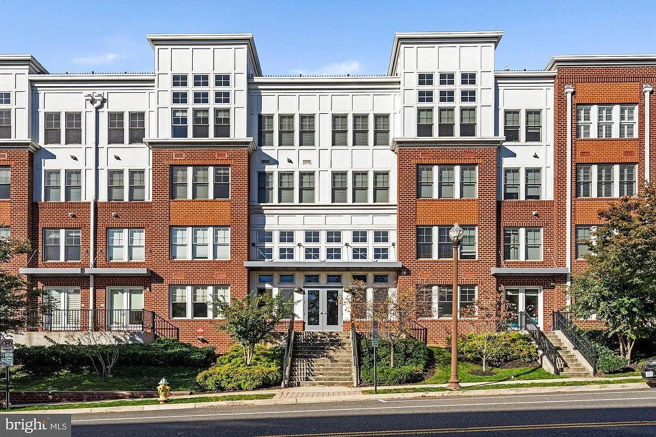 2 bed, 2.5 bath, 1758 sqft, $5,100 — Photo 1