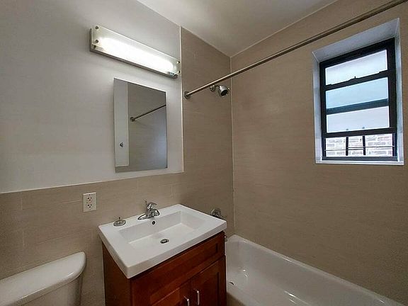 5th image of 420 E 73rd St APT 5C