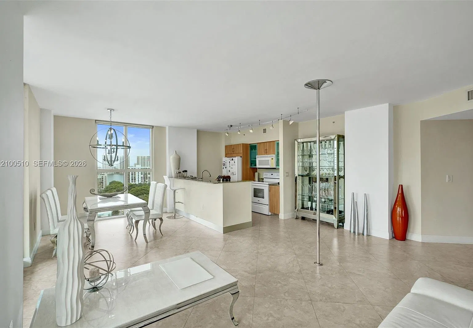 King David Of Sunny Isles — Photo 4