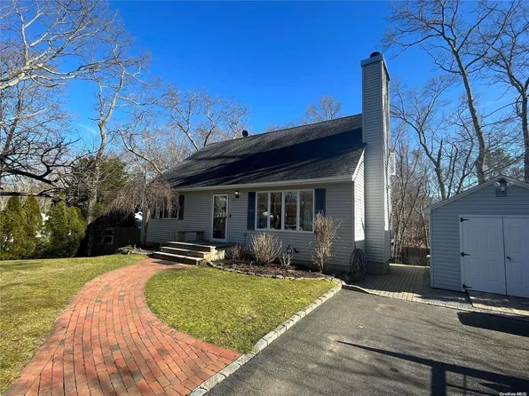 6 Wyandanch Trail, Ridge, NY 11961