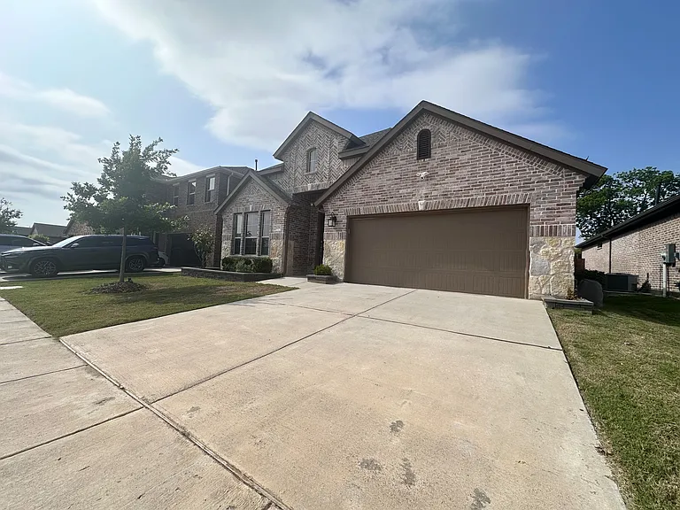 2609 Chevy Chase Dr — Photo 3