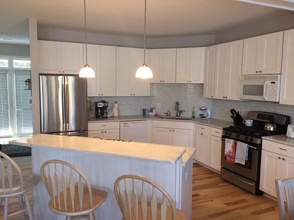 4th image of 414 S Lakeshore Dr
