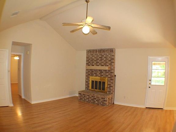 3rd image of 16407 Parkway Dr