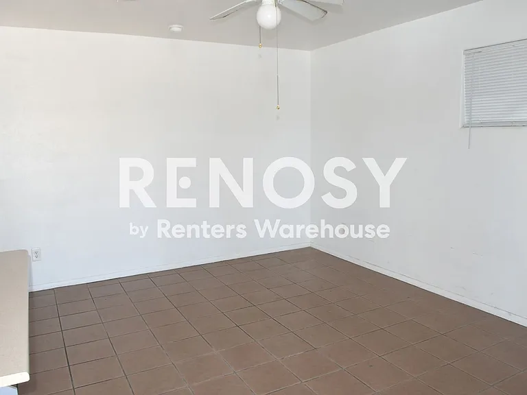 729 E Mission Ln #1 — Photo 17