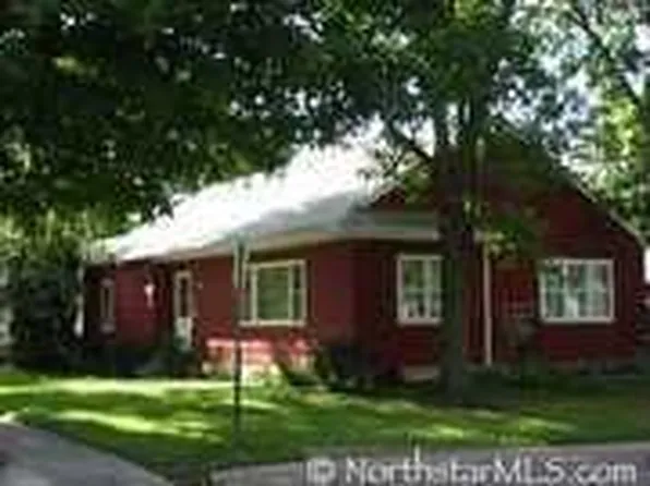 1327 15th St E, Glencoe, MN 55336