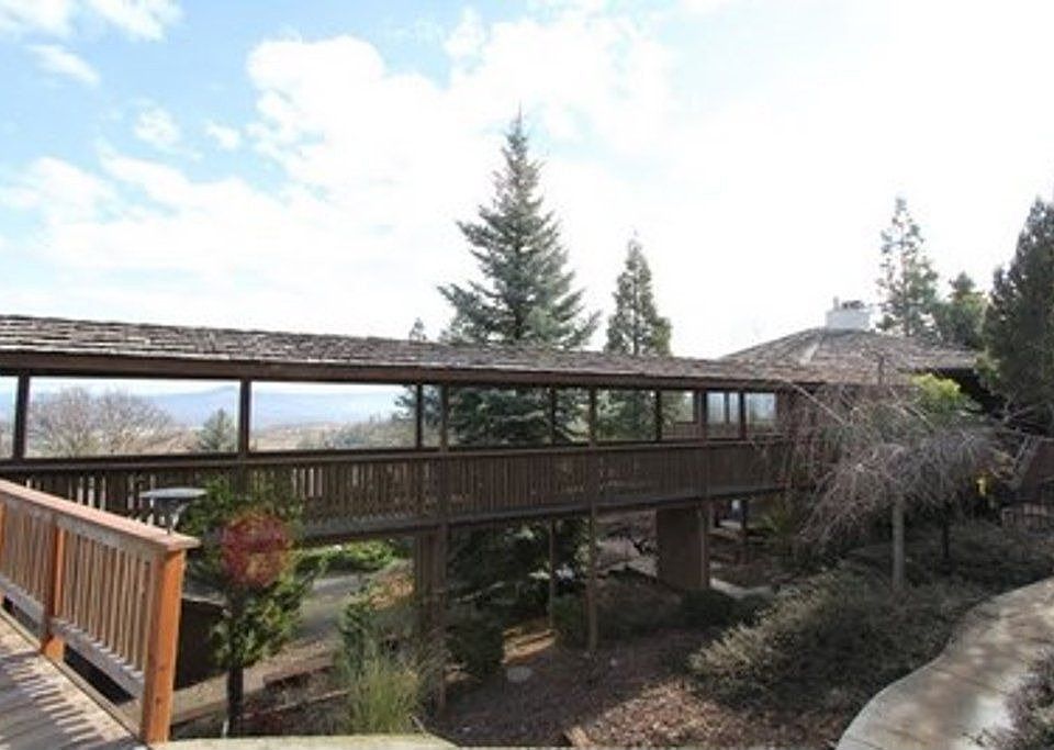 1st image of 435 Conestoga Dr