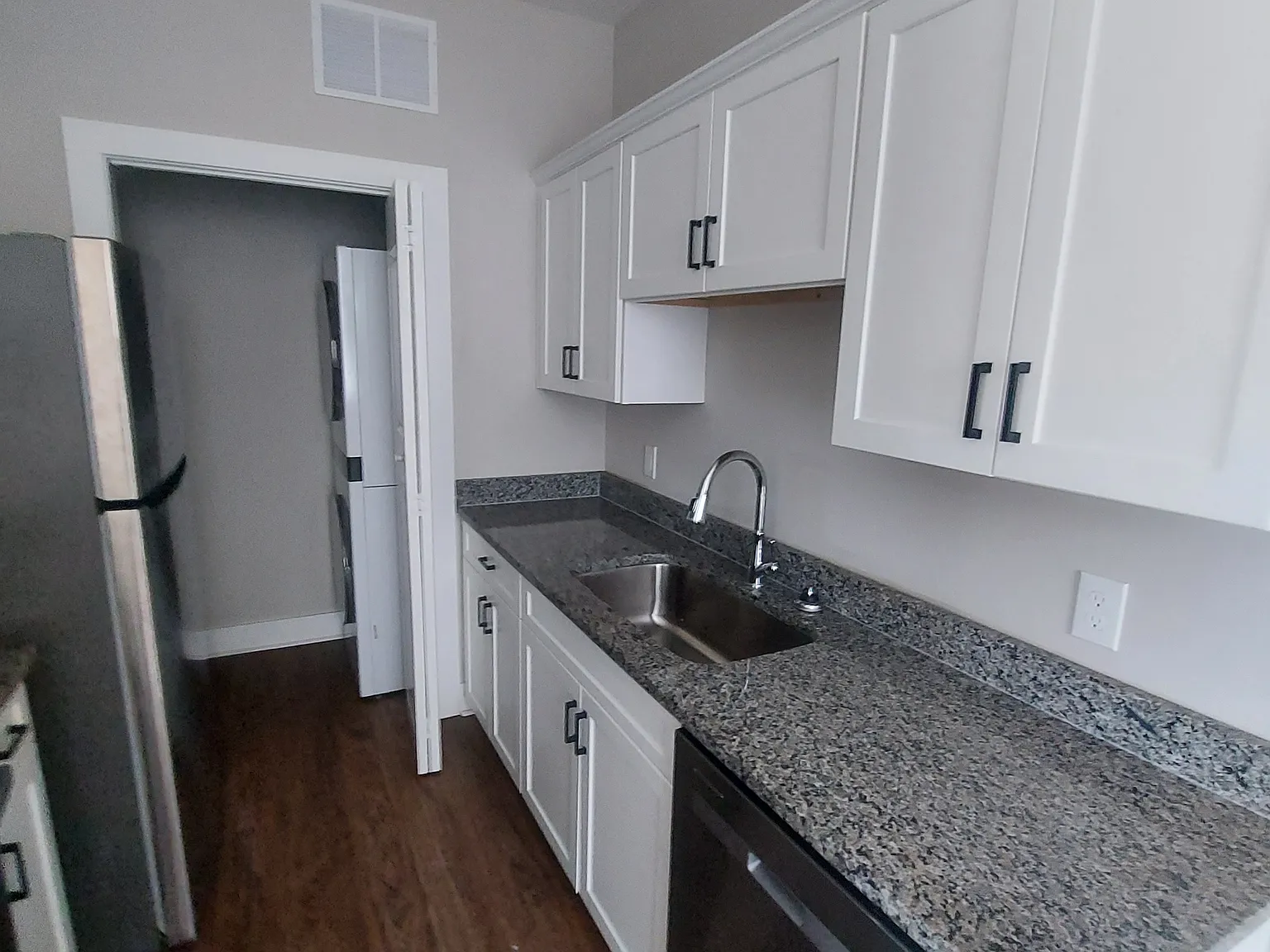 3 bed, 10 sqft, $1,595 — Photo 4