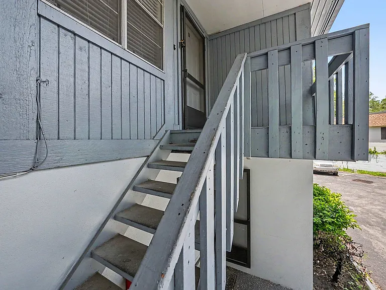 9208 N Connechusett Rd #D — Photo 7